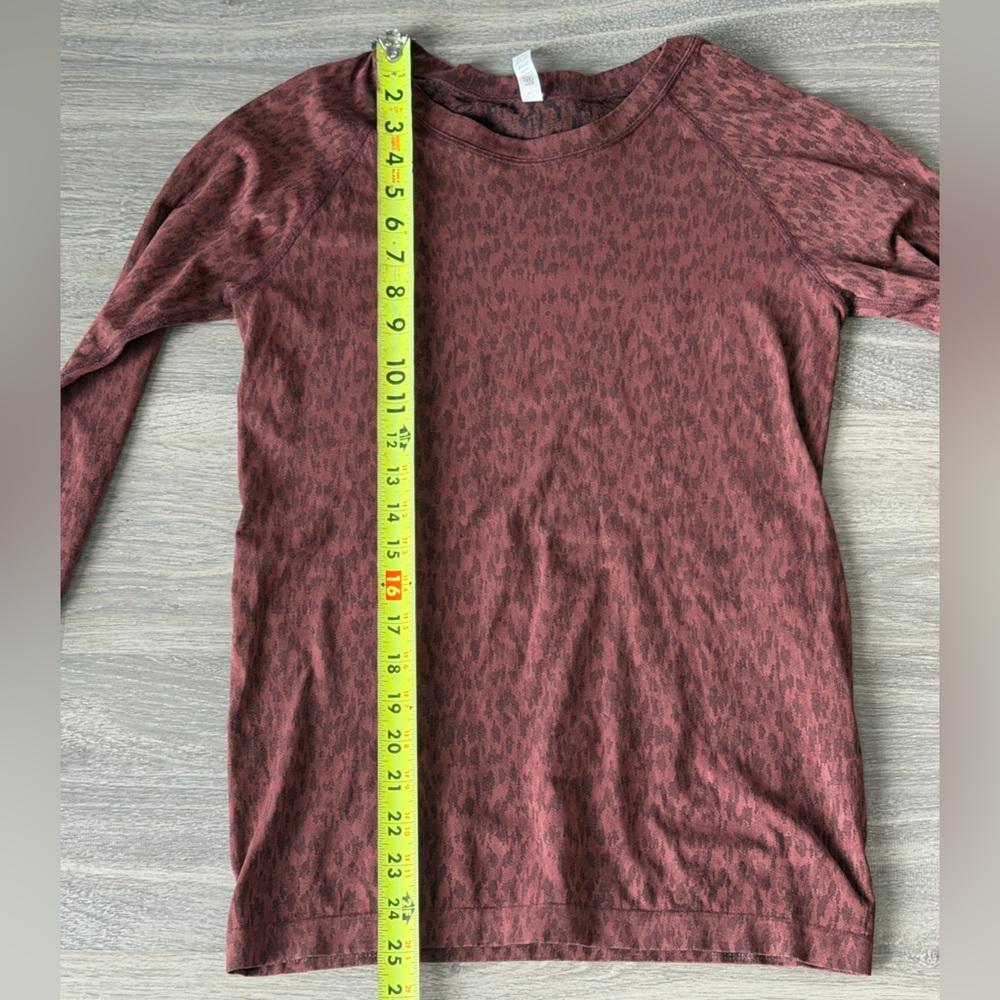Athleta Momentum Seamless Long Sleeve Top Maroon Leopard Women’s Medium - Picture 8 of 9